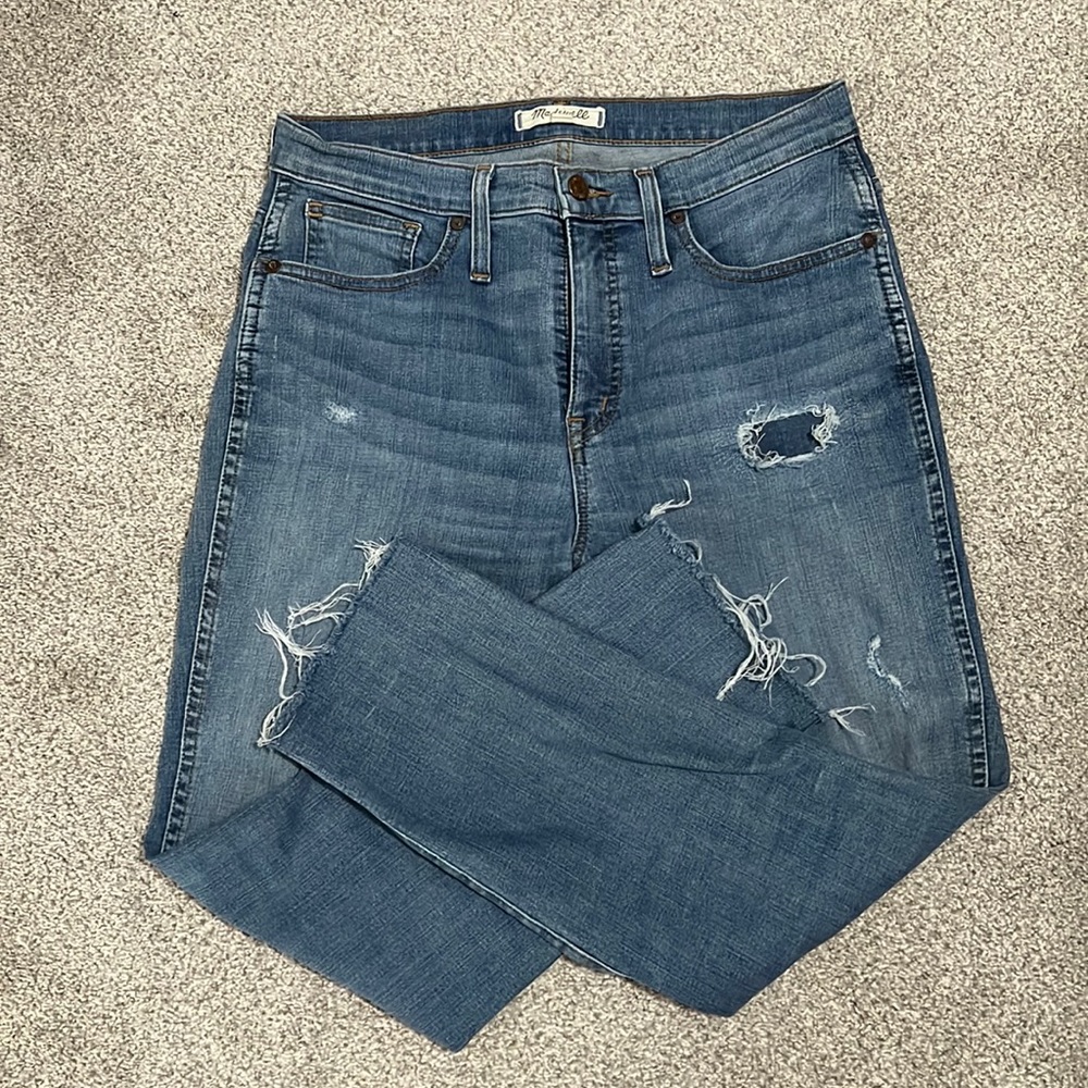 Like new distressed Madewell cropped jeans. 29p